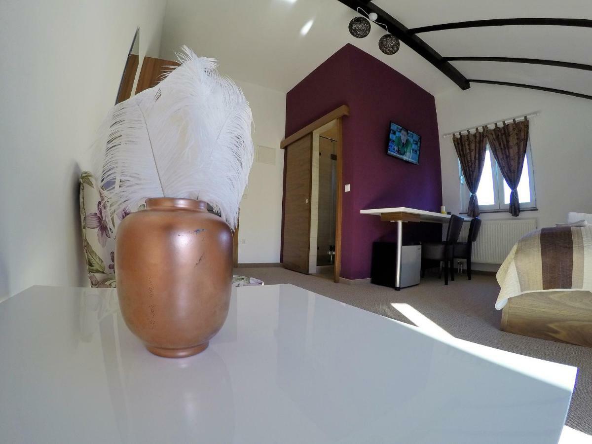 Black Queen Guesthouse Grabovac  Exterior foto